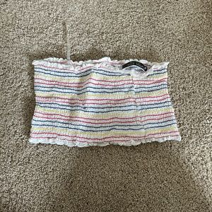 Crop top size small, it is stretchy so it runs as s/m